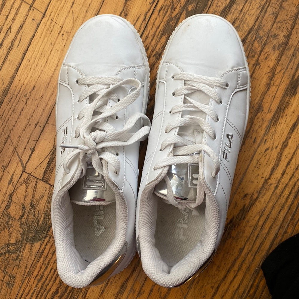 WHITE AND SILVER GORGOUS FILAS
